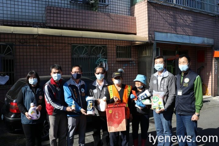 桃市環保局攜手企業 贈資收個體戶春暖物資 2 4 6