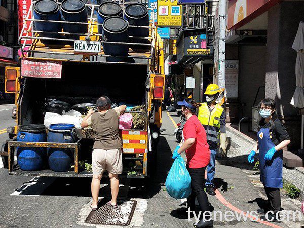 桃市清潔隊國慶不打烊 犧牲假期為民服務 2 6 13
