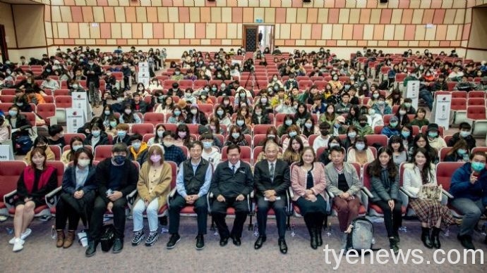 鄭文燦分享「青年政策與城市治理」拉近年輕族群距離