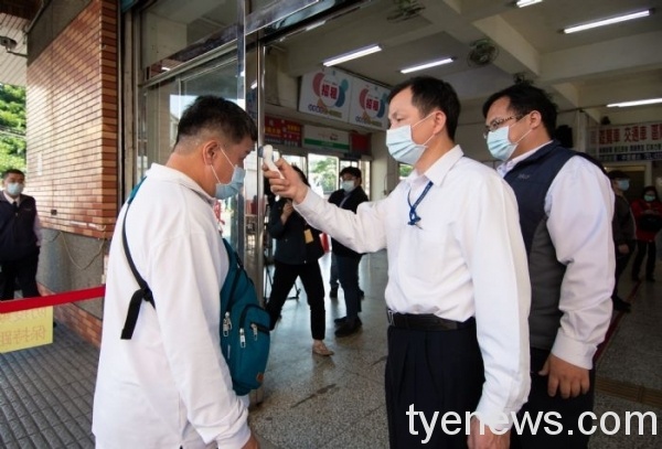 鄭文燦呼籲大眾運輸業者、市民遵守防疫規範 維護乘車環境 20210201184834639 1 scaled 1