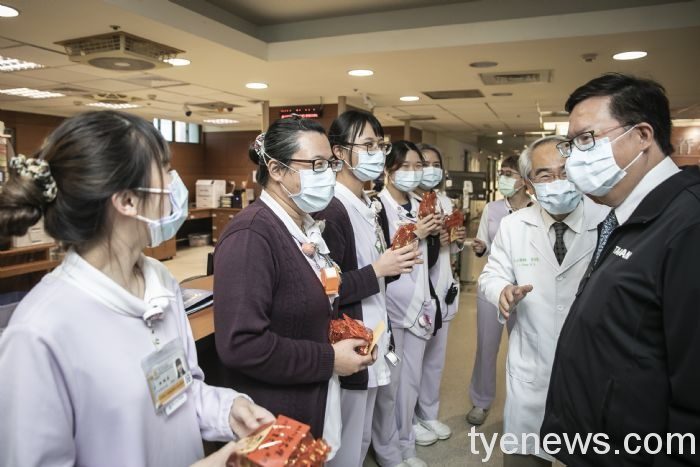 慰勞春節聯新醫院醫護人員留守 鄭文燦發福袋加油打氣 20210213211442375