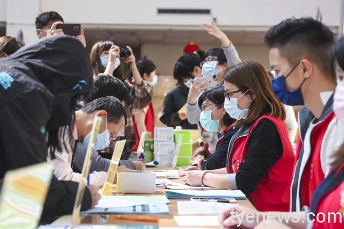 桃市就服處舉辦中壢現場徵才活動 媒合率達75% 20210312161222799