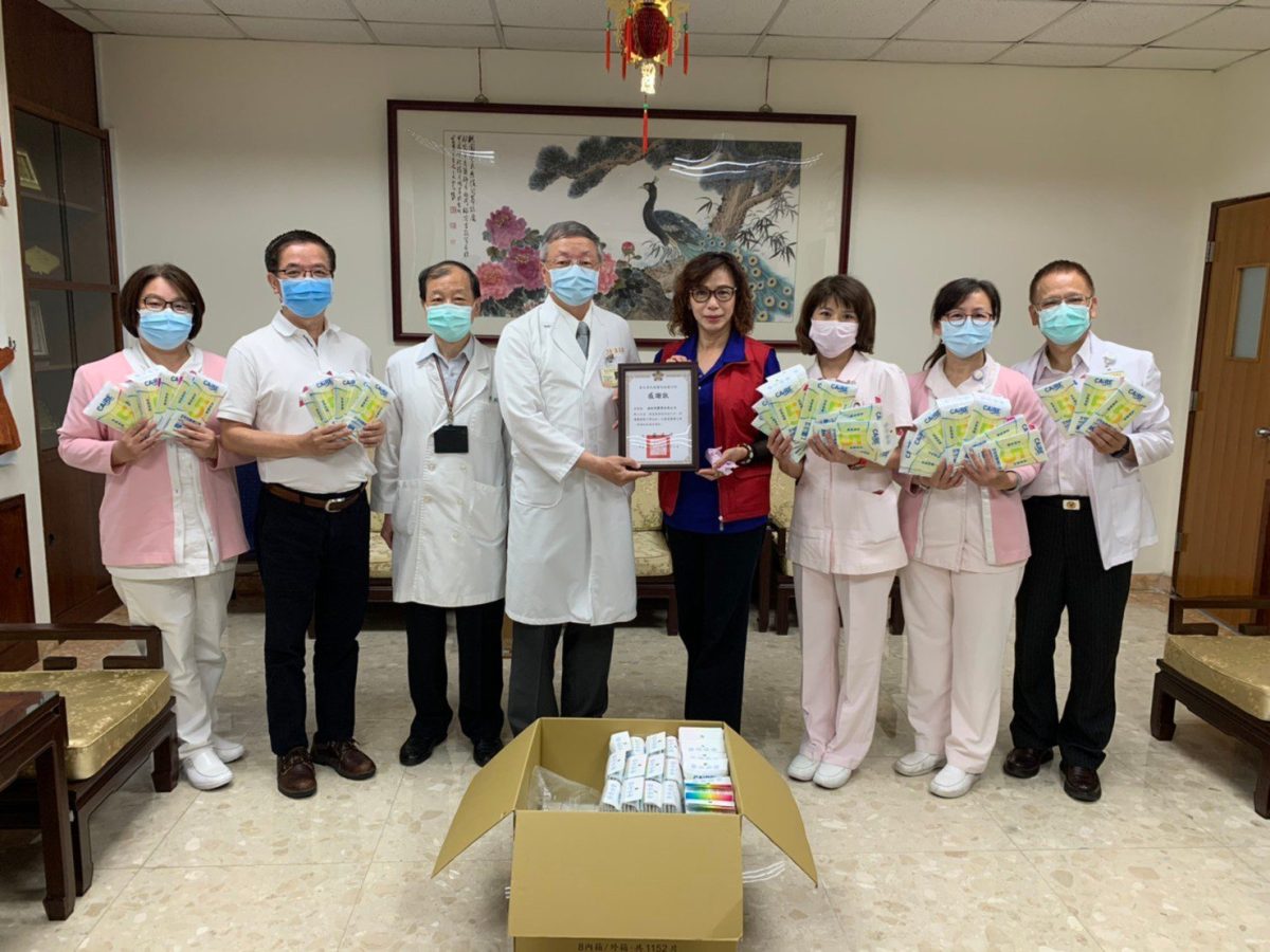威欣利公司感佩醫護辛勞 捐多色口罩支持防疫