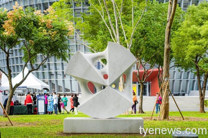 國際雕塑《動作與情感》坐落桃園展演中心 展現藝術創作能量 20211019182519446