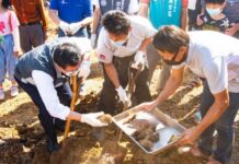 鄭文燦嗨玩觀音南瓜節 體驗焢窯、鬼屋吃美食