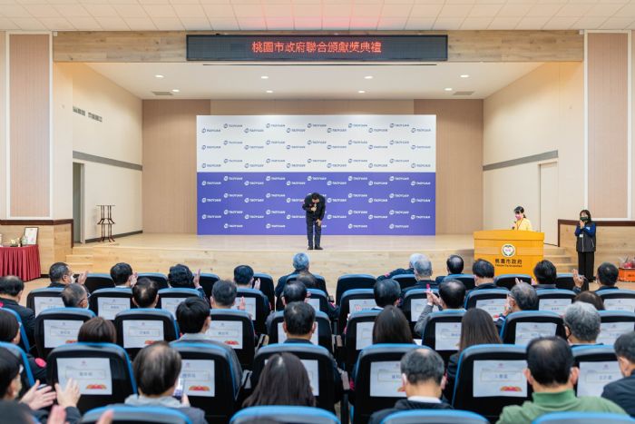 桃市府聯合頒獻獎典禮 頒授69個獎項肯定人員努力 20211229123747508