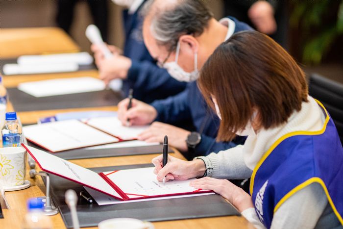 歷經27次罷工與協商 桃市機師工會與華航締結團體協約 20211229150350219