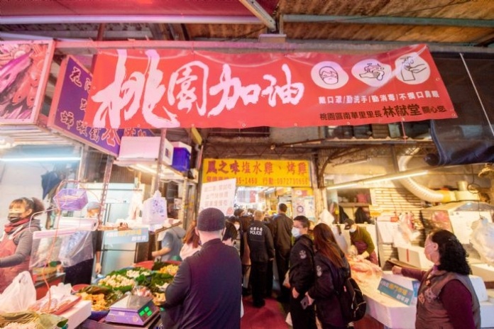 南門攤商憂生意不復熙攘 鄭文燦親訪加油打氣