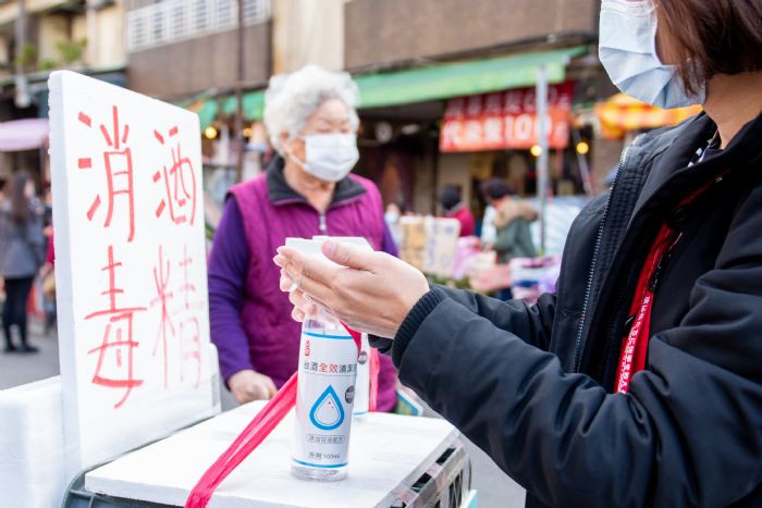 南門攤商憂生意不復熙攘 鄭文燦親訪加油打氣 20211301225 56 2