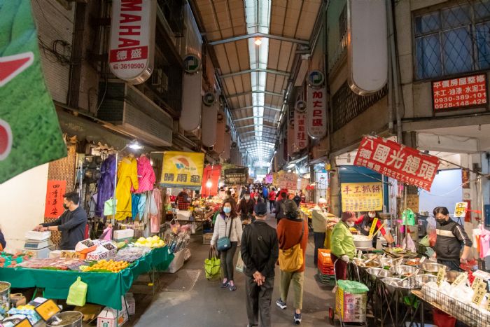 拚防疫降負擔 桃市宣布公有市場1、2月攤租減半 20211301241 14 2