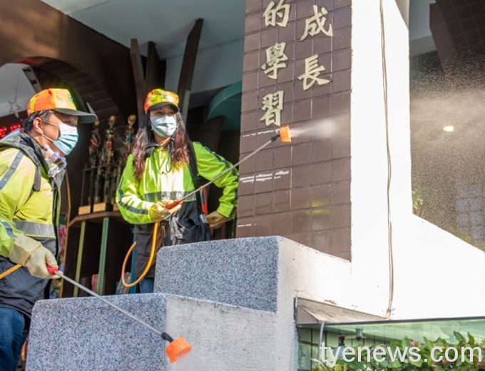 鄭文燦視察青溪國小防疫整備工作 確保孩子擁有健康環境 20212201151 53 2