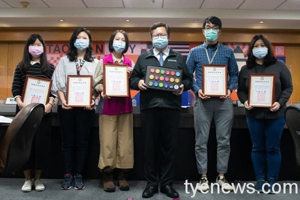 桃市府績優研考人員受獎 鄭文燦:感謝同仁努力 2021310148 9 1