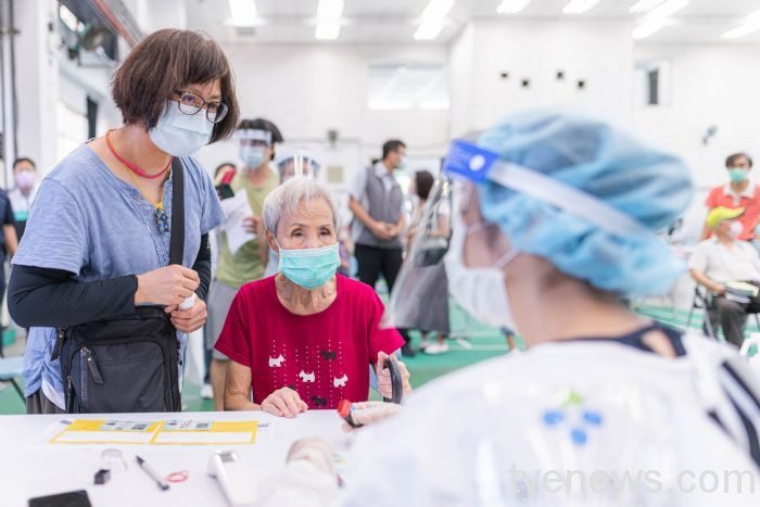 桃市府記取首日長者疫苗施打亂象 採行多項改善措施 20216161144 33 1
