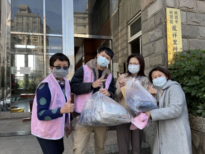 桃療募集里長與志工愛心 發送保暖圍脖助民眾度寒 20220118084014414