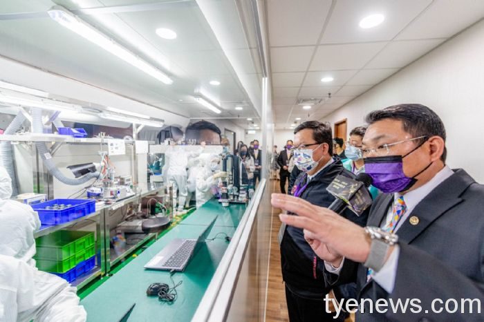 鄭文燦觀摩桃園金牌企業新人王 讚許優異表現 20220224162647696
