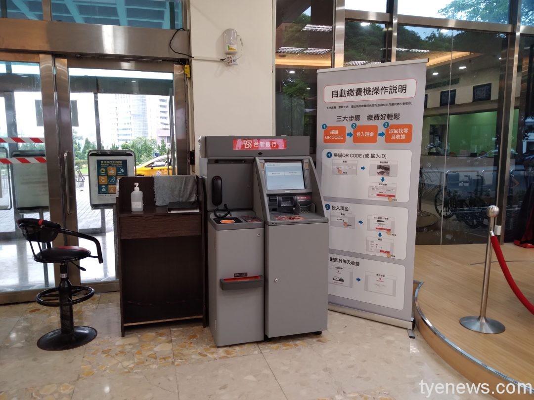 北榮桃分院推現金自動繳費機 長輩也能輕鬆上手 20220418 160236
