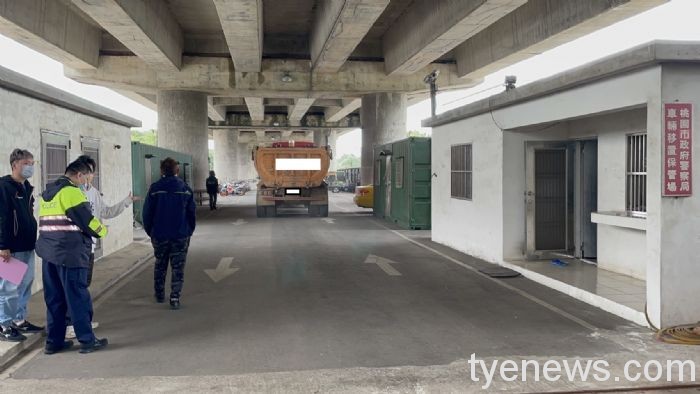 桃環保局台61線加強攔查砂石車 5月已開罰18萬 20220527092345926