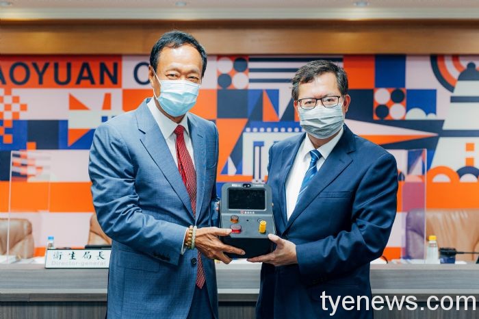 郭台銘捐1000台核酸檢測儀 鄭文燦:優先供長照機構使用 20220622143518697