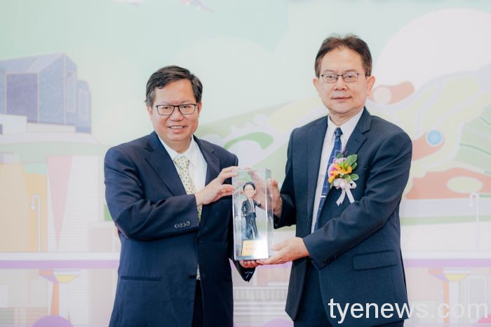 桃園模範公務員表揚大會 量身打造得獎人公仔獎座