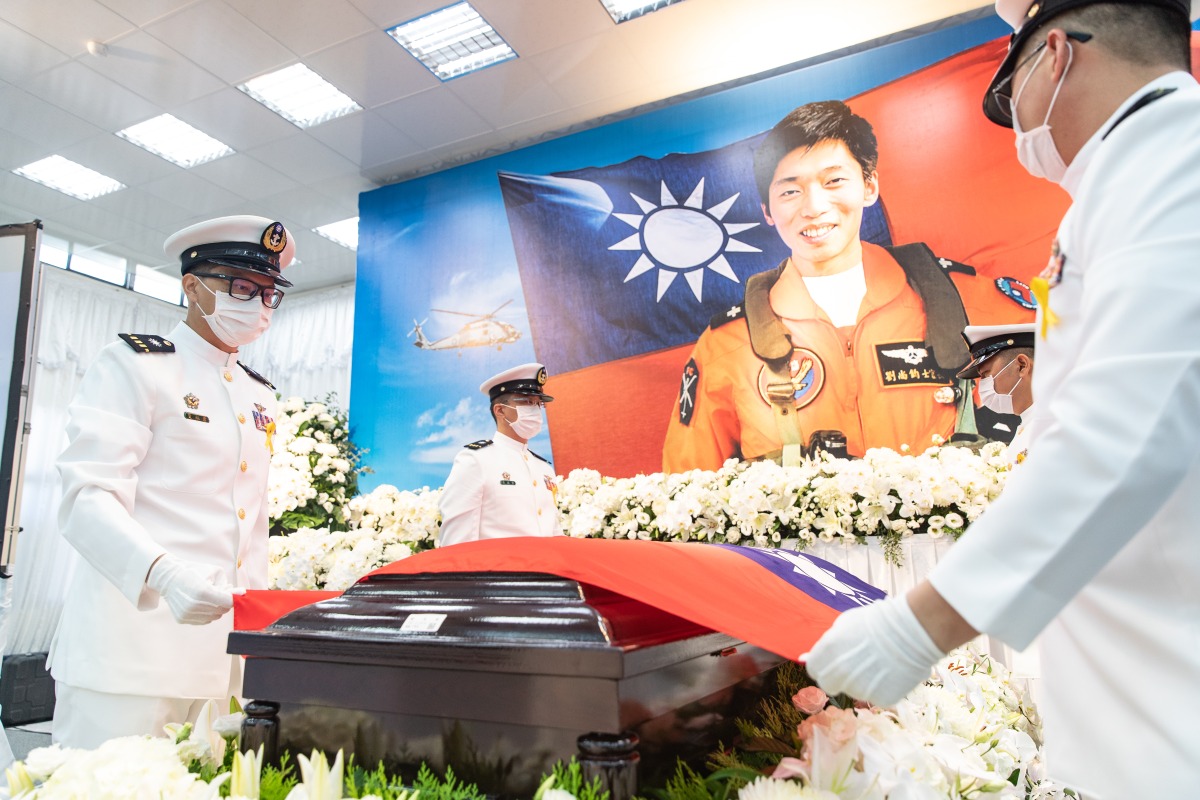 海軍S-70C墜機士官長劉尚鈞殉職 今桃殯舉行公祭 20220708 7