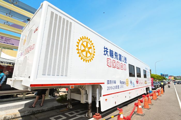 桃園百齡扶輪社捐贈環保捐血車 插電即可使用 20220716144035930