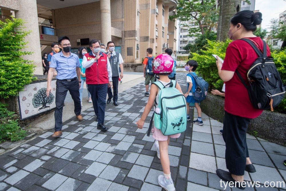 悶壞了!桃市學童喜迎實體復課 到校率超過9成