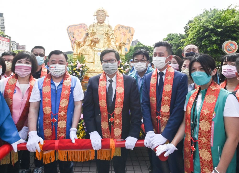 中壢慈惠堂70週年祈福大遶境巡禮 鄭文燦祈求疫情退散 2022791412 0 1