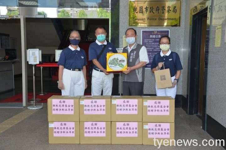 慈濟基金會捐贈4608包淨斯本草飲 增強桃警免疫力 20279614 4CFE 4D71 B06E 01D59E079D92