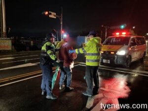 老翁思女出門探望不慎跌倒 八德暖警護送平安返家