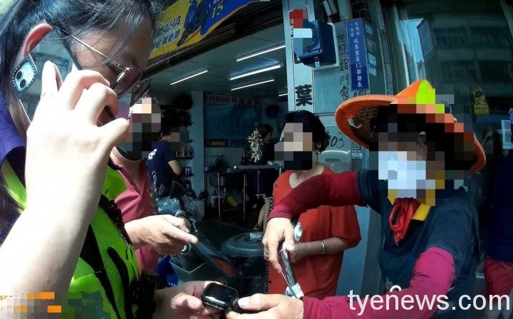 老婦迷途拒搭警車 暖警眼尖發現電子錶助聯繫家人 209182