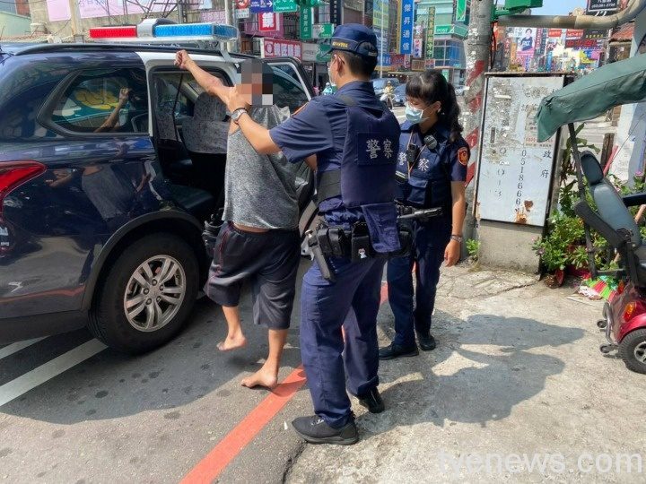 身障男烈日下電動車故障 四維所暖警載送平安返家 212860