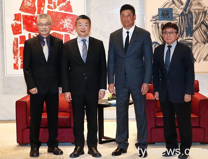 220210303 中職蔡其昌會長拜會棒協辜仲諒理事長（左至右為中職楊清瓏秘書長、中職蔡其昌會長、棒協辜仲諒理事長、棒協林宗成秘書長）