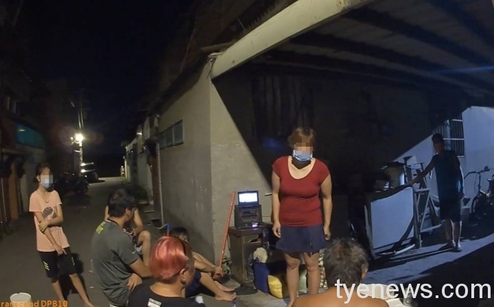 【有片】8男女不甩疫情聚集室外飲酒唱歌 警到場取締送裁罰 22283 scaled 1