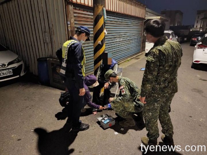 【有片】老伯摸黑回家摔1米深水溝 陸軍不畏髒污救出 250229