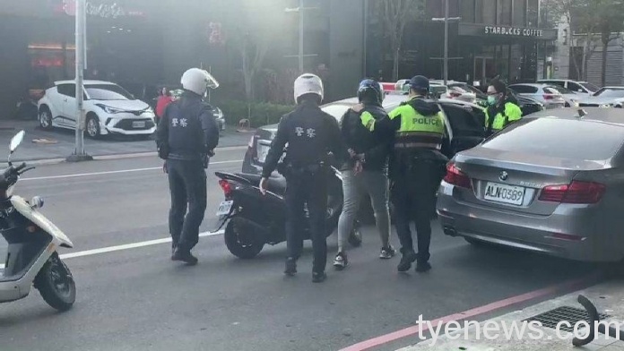【有片】歹徒持槍搶銀行嚇壞路人 八德分局防搶演練 259151 scaled 1