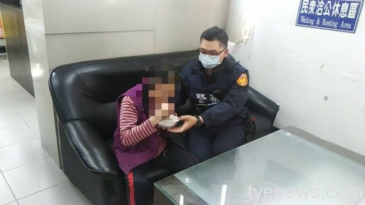 6旬老婦獨出外出迷途 大安派出所助平安返家 269589