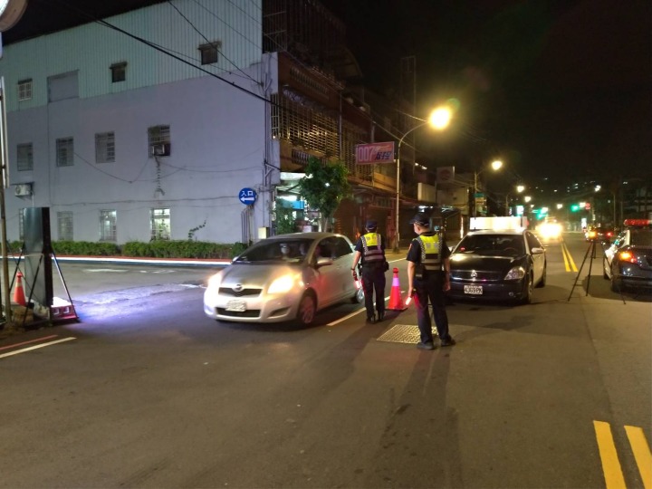 271377 桃園市警方執行酒駕取締專案勤務。圖:警方提供