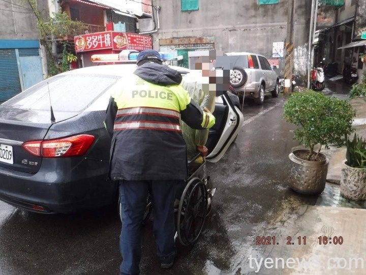 老翁除夕雨中迷途 大安派出所助平安返家圍爐 272633