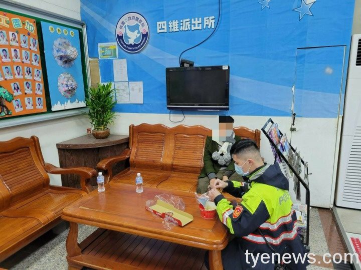 失智男年前外出迷途 四維派出所助平安返家 276019