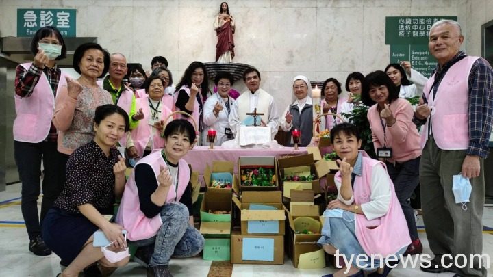 桃園市天主教聖保祿醫院院牧部以「皮蛋」製作復活蛋，分享耶穌復活的喜樂。圖：天主教聖保祿醫院提供