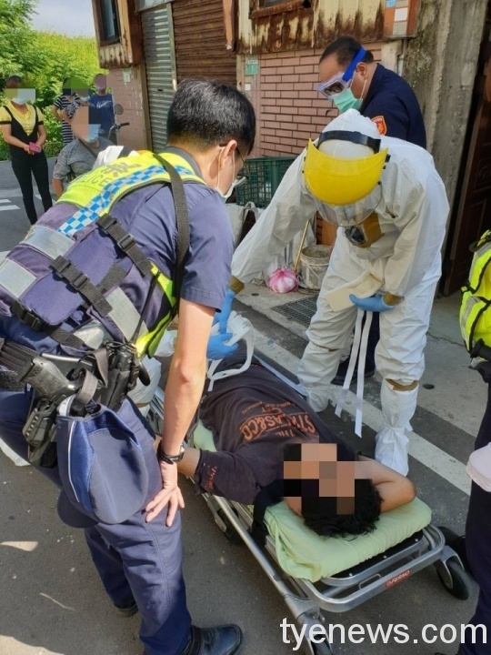 驚見男子持刀社區揮舞 大園警奪刀強制送醫 29265 scaled 1