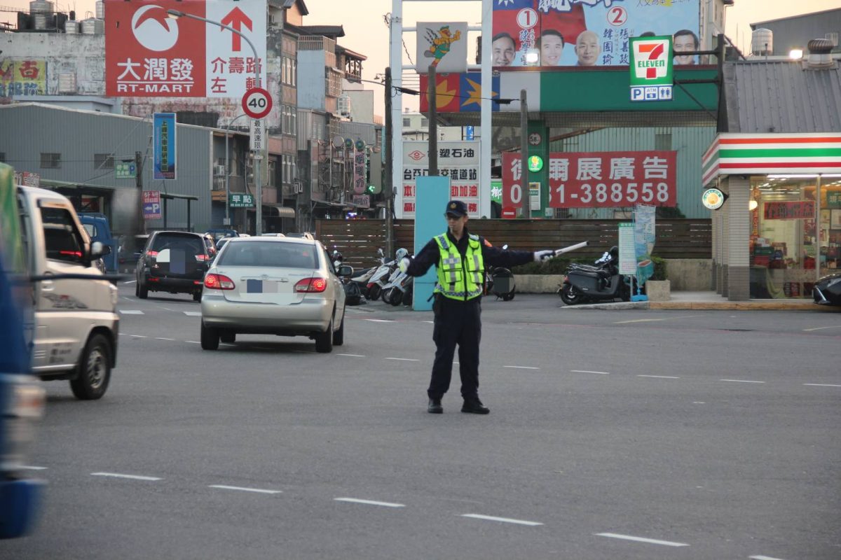 清明連假八德警加強疏導 替代道路維護交通順暢
