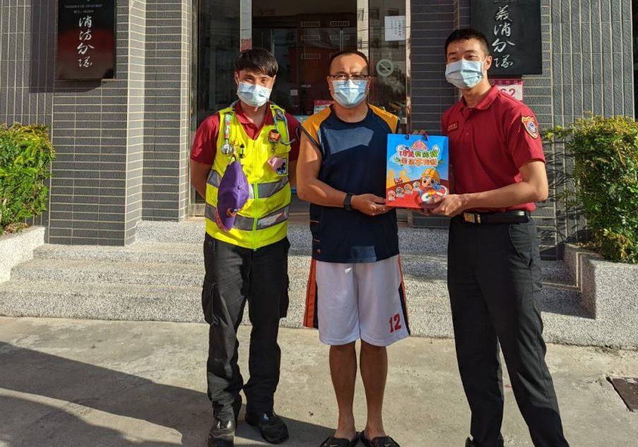 內壢消防員休假遇球友公園倒地叫不醒 緊急CPR救回一命 2992 scaled e1657694637831