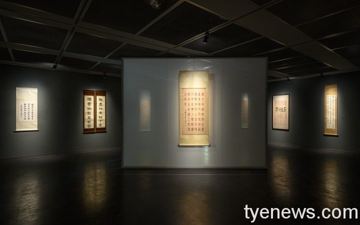 2本次展場設計以呼應展題「視域」的延伸概念，以特殊的展呈增加參觀者的觀展經驗