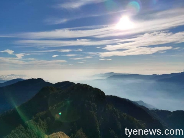 橫幅百里,俱為稜巔,朝暉夕蔭,氣象萬千。圖 : 陳文發攝 橫幅百里,俱為稜巔,朝暉夕蔭,氣象萬千。圖 : 陳文發攝