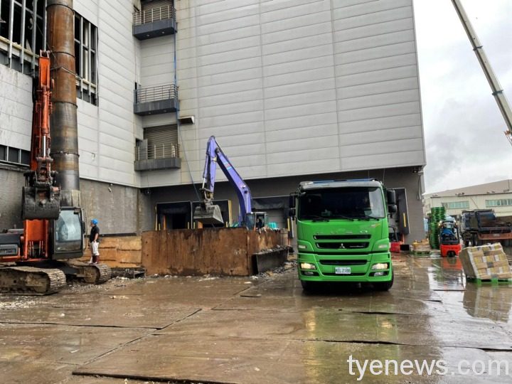 桃市環保局依空污法及廢清法規定已對業者開罰600萬元。圖:桃園環保局提供 3 2 1 2