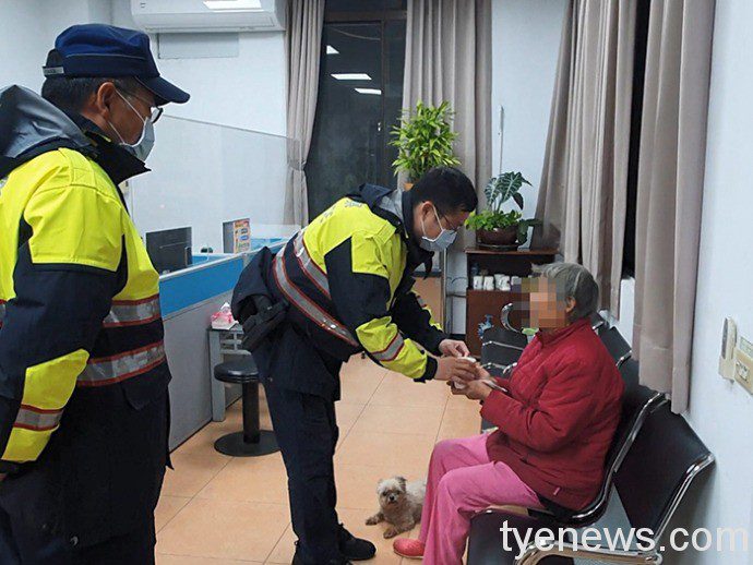 【有片】失智婦外出買飯迷途 內壢派出所暖警助返家