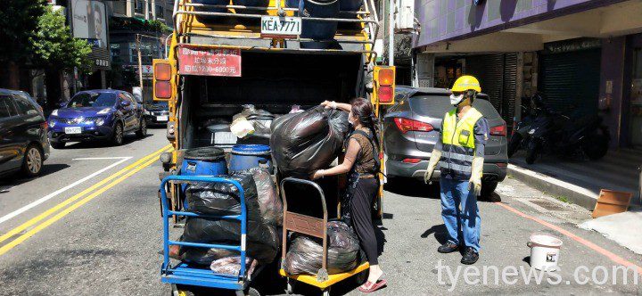 桃市清潔隊國慶不打烊 犧牲假期為民服務 3 4 11