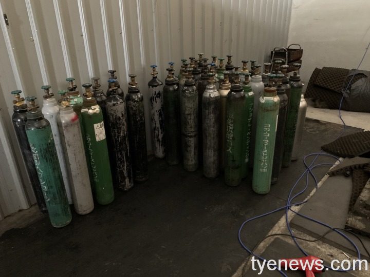 桃環局與警聯手偵辦笑氣買賣 起出逾400支鋼瓶 3 6 2