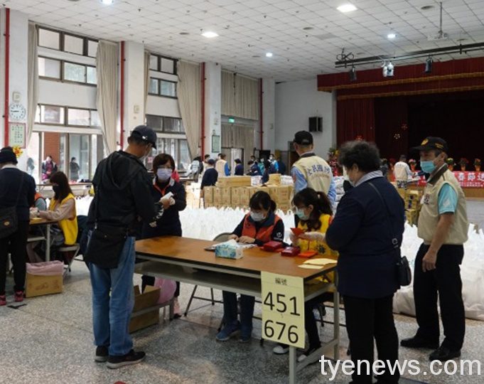 桃市府做醫護最強後盾 為前線人員備妥充足物資 3 8 2